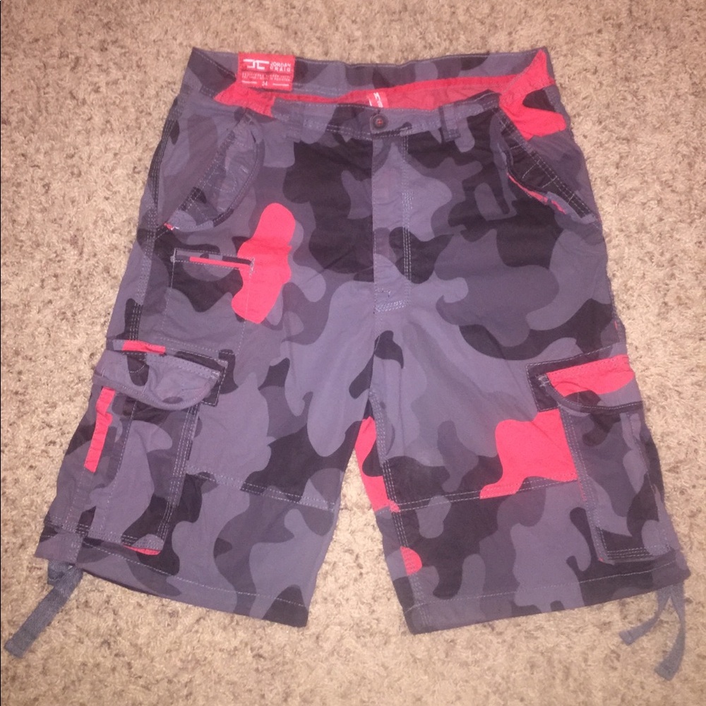 Men’s Camouflage Cargo Shorts- gray/black/red